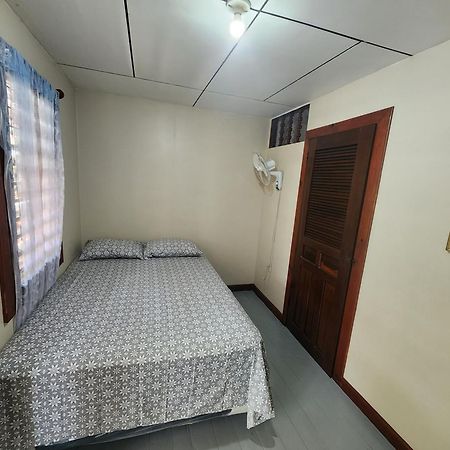 Fenix Hotel & Hostel Утила Екстериор снимка
