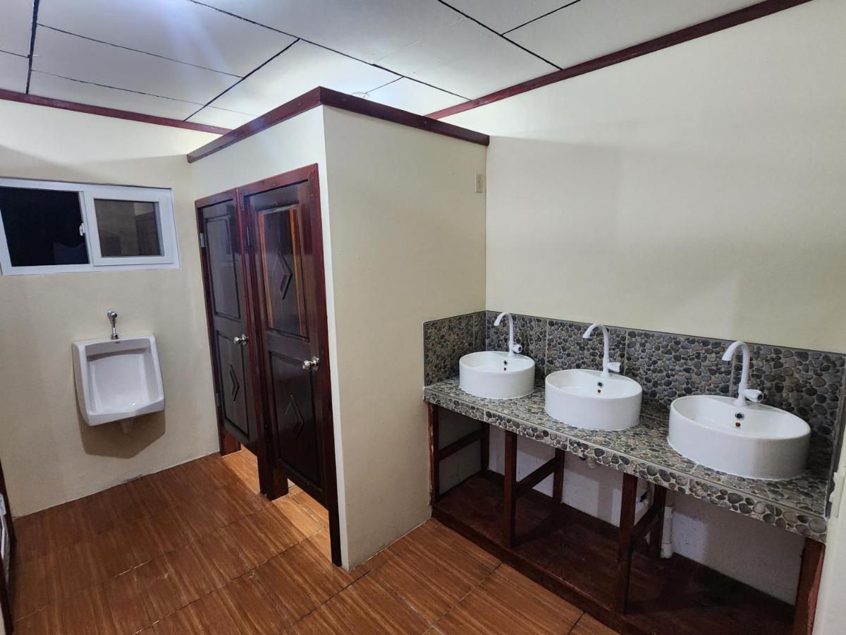 Fenix Hotel & Hostel Утила Екстериор снимка
