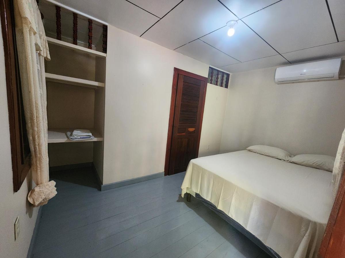 Fenix Hotel & Hostel Утила Екстериор снимка