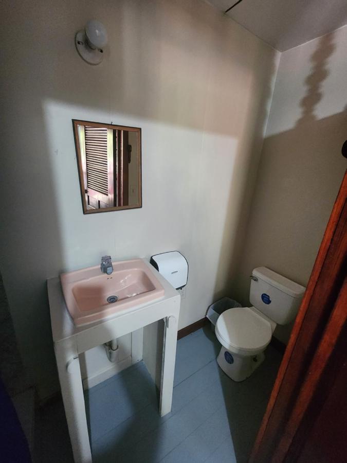 Fenix Hotel & Hostel Утила Екстериор снимка