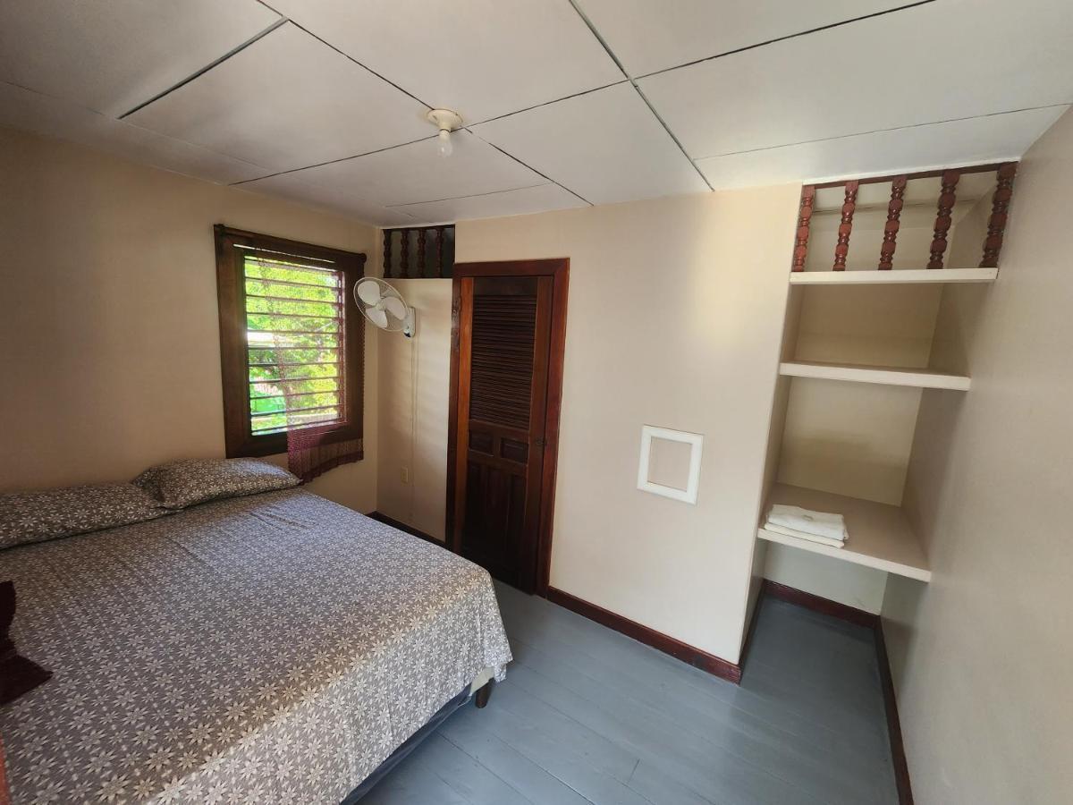 Fenix Hotel & Hostel Утила Екстериор снимка