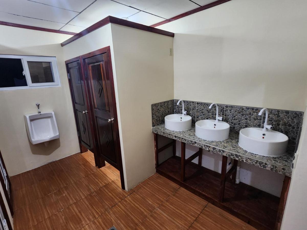 Fenix Hotel & Hostel Утила Екстериор снимка