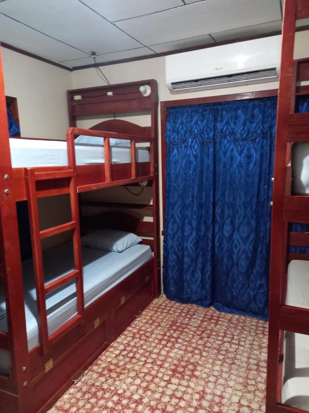 Fenix Hotel & Hostel Утила Екстериор снимка